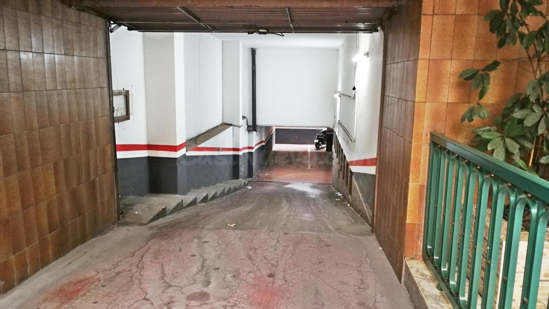Plaza de aparcamiento para coche grande en venta – Fort Pien - foto 4