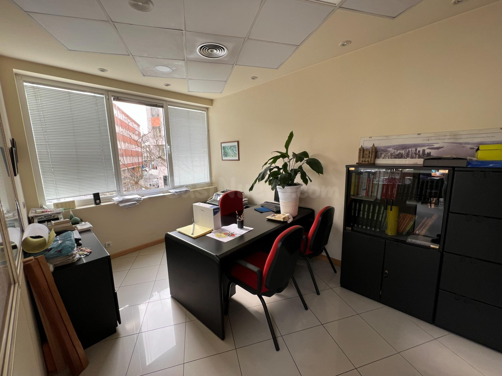OFICINA EN VENTA EN PEREZ COLINO - ZONA CENTRICA Y CON EXCEL - foto 5