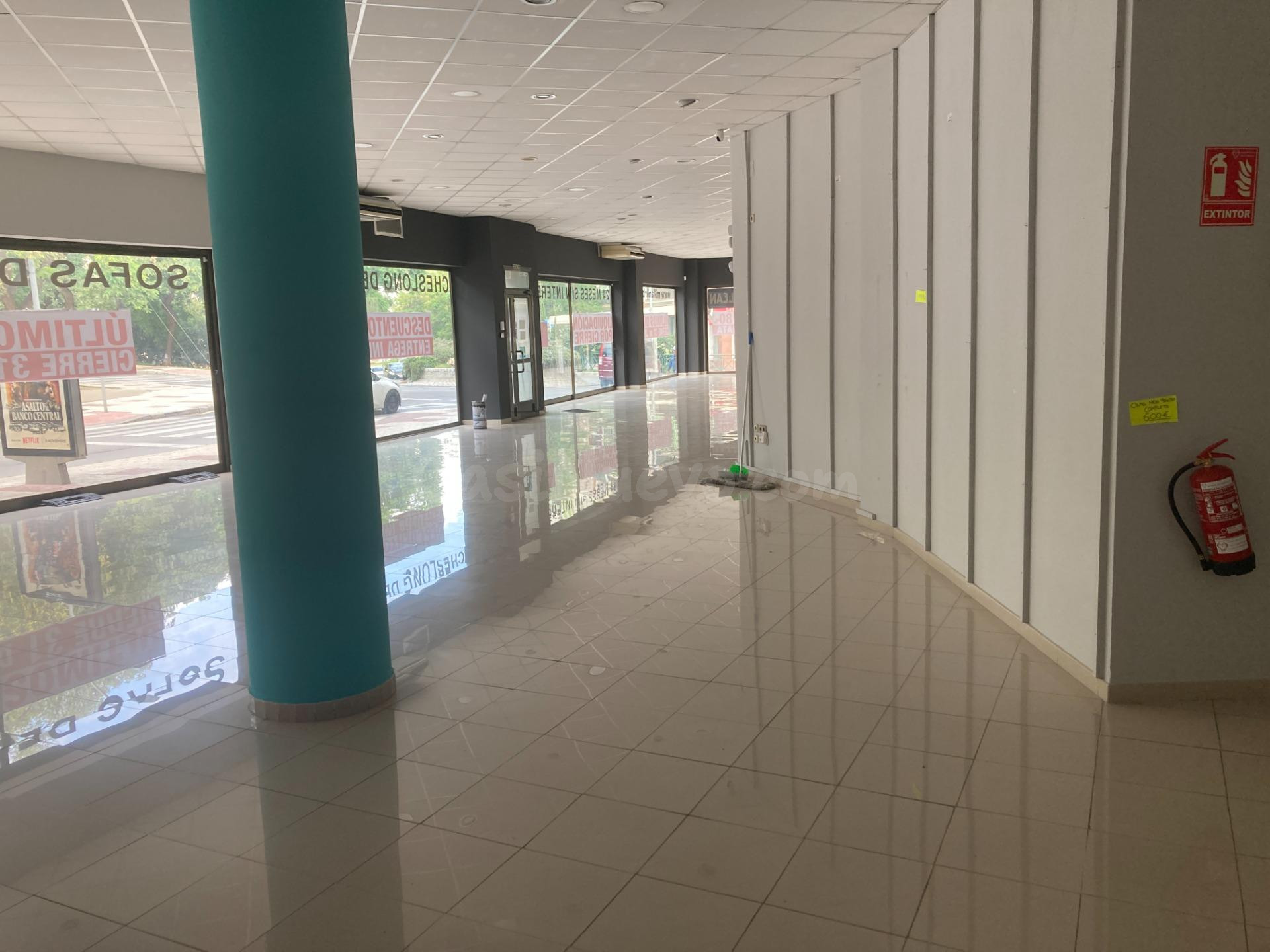 Local comercial en venta en Estepona | CABANILLAS REAL ESTAT - foto 2