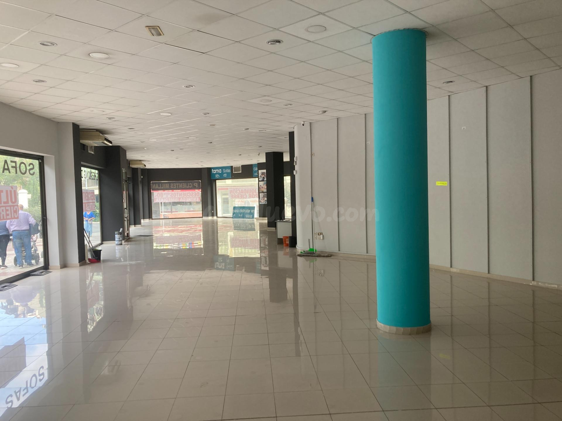 Local comercial en venta en Estepona | CABANILLAS REAL ESTAT - foto 3