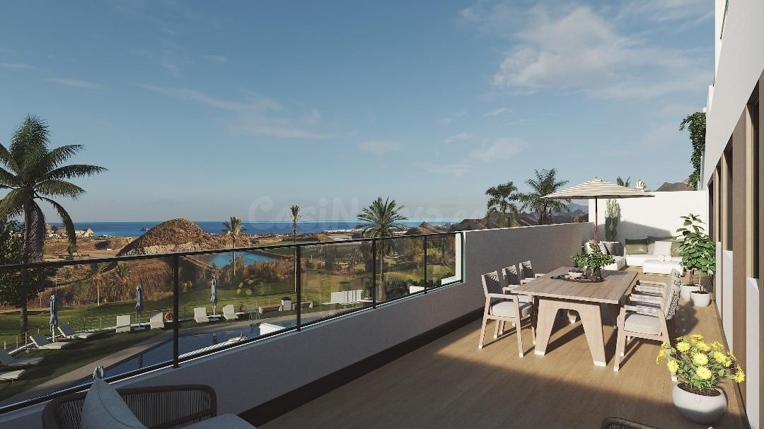 ADOSADO A PIE DE CAMPO DE GOLF Y VISTAS AL MAR - foto 5