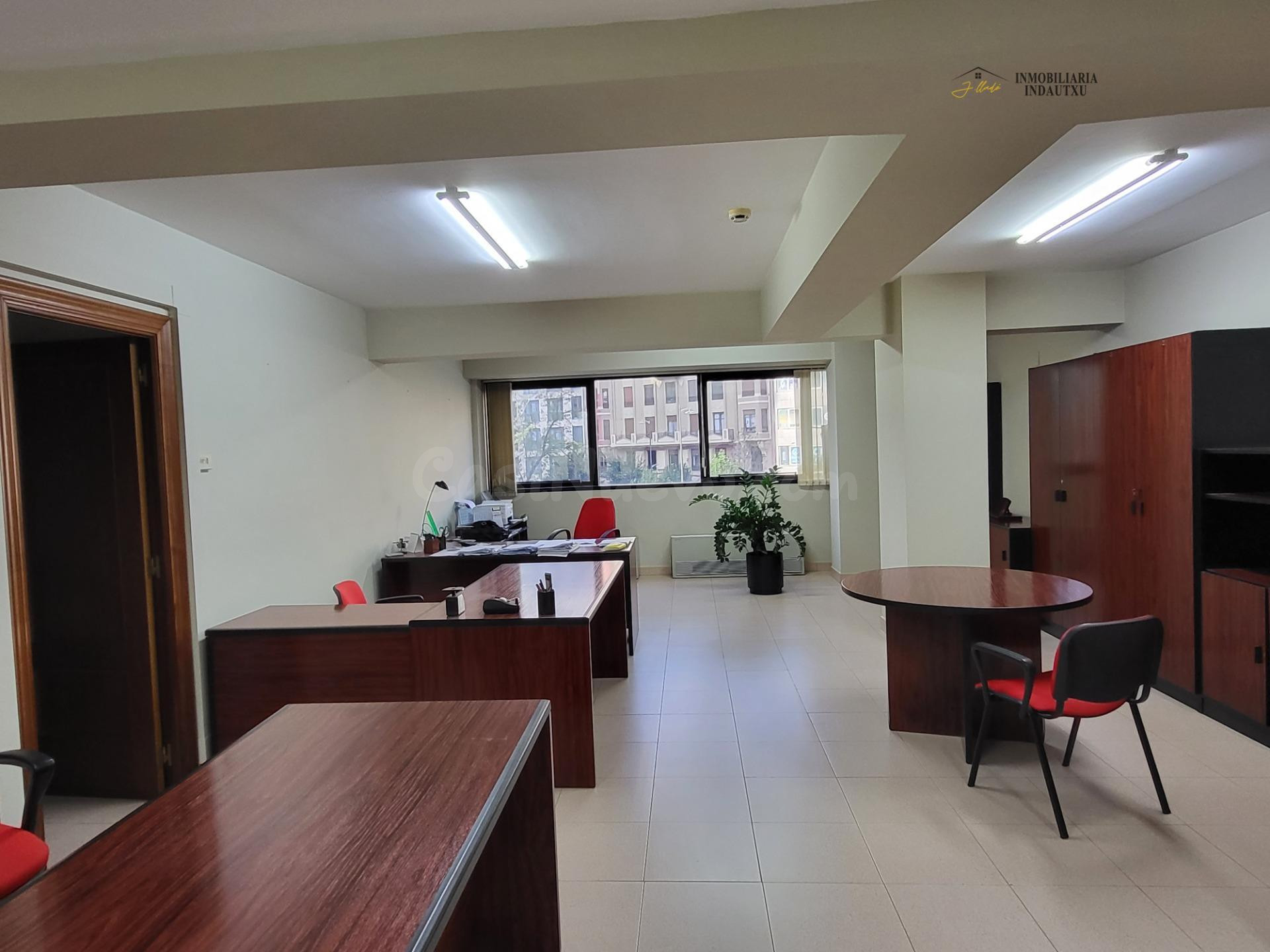VENTA OFICINA CALIXTO DÍAZ CON GORDONIZ
