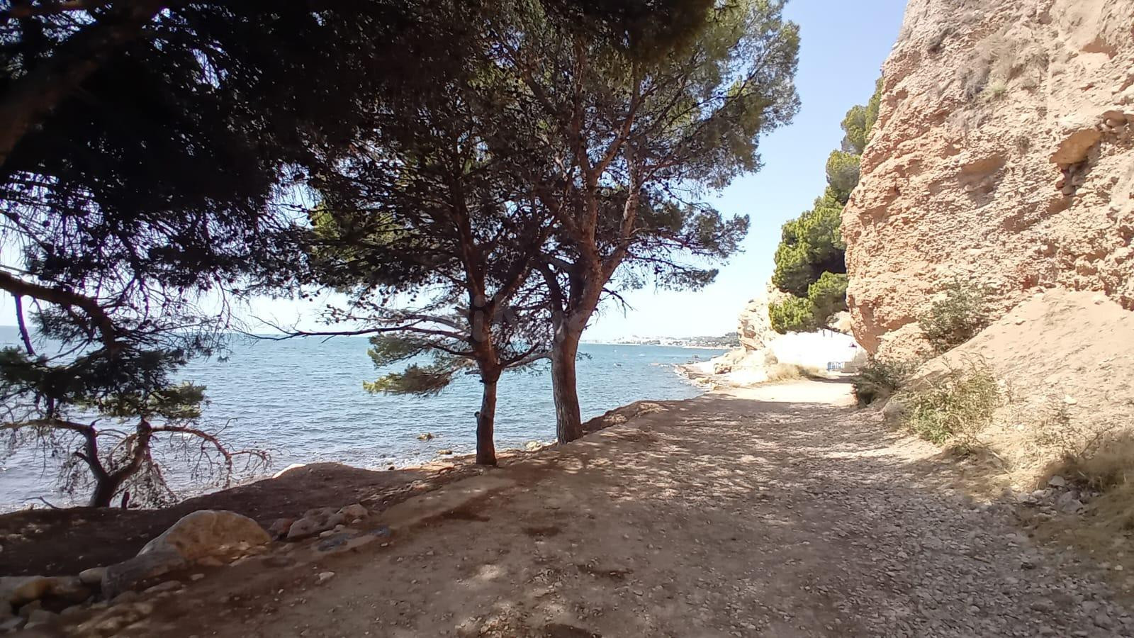 PARCELA ALTEA A POCOS METROS DEL MAR