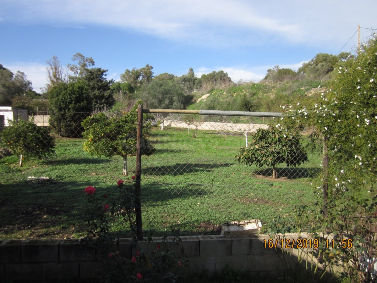 CASA CON PARCELA CERCA DE VEJER DE LA FRA