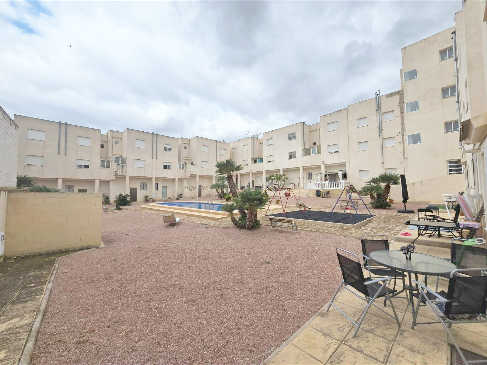 SE VENDE ADOSADO EN HONDON DE LOS FRAILES