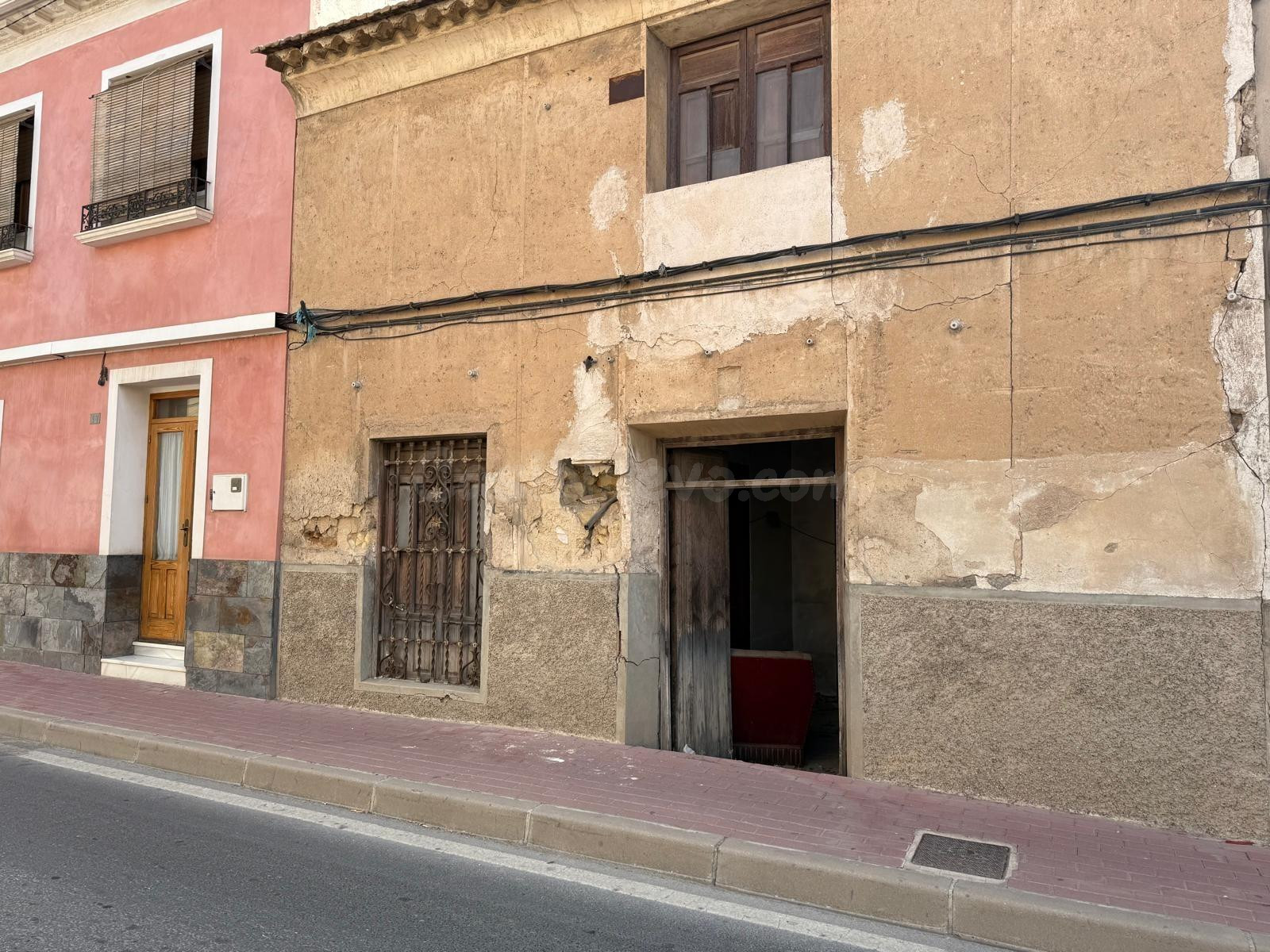Casa en venta – Ideal para reformar o construir dos dúplex o - foto 2