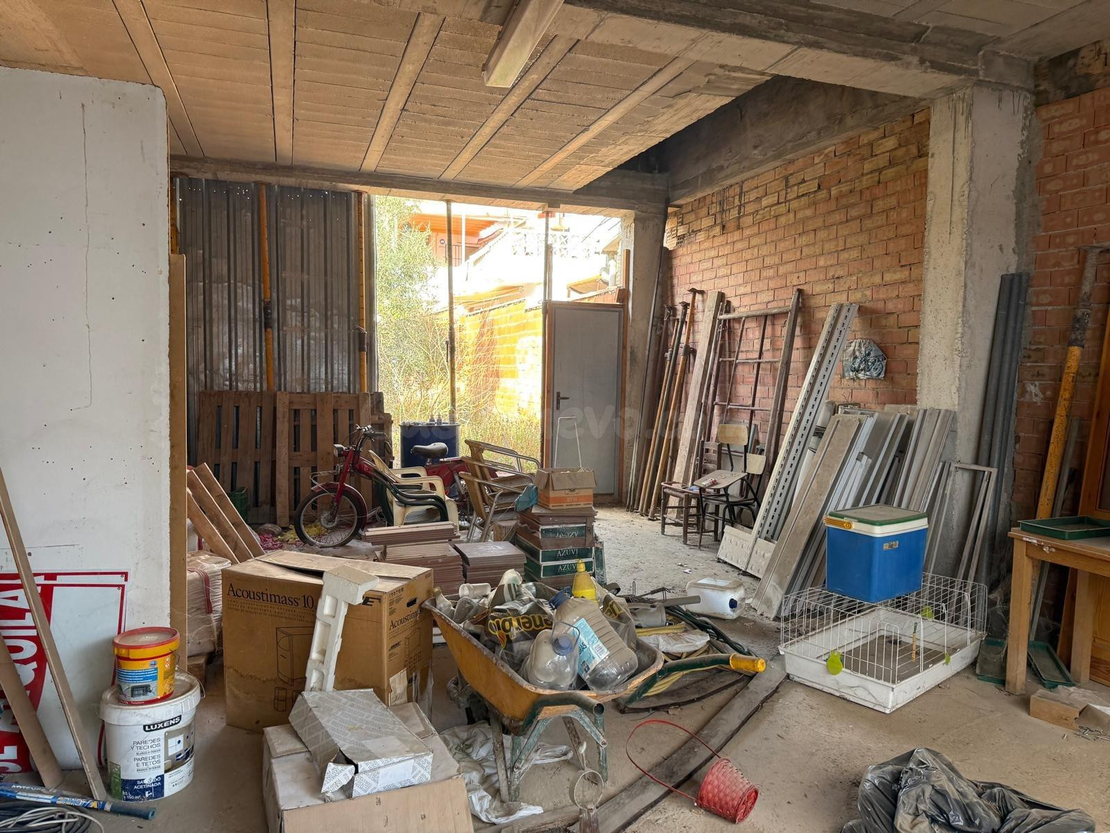 Casa en venta – Ideal para reformar o construir dos dúplex o - foto 3