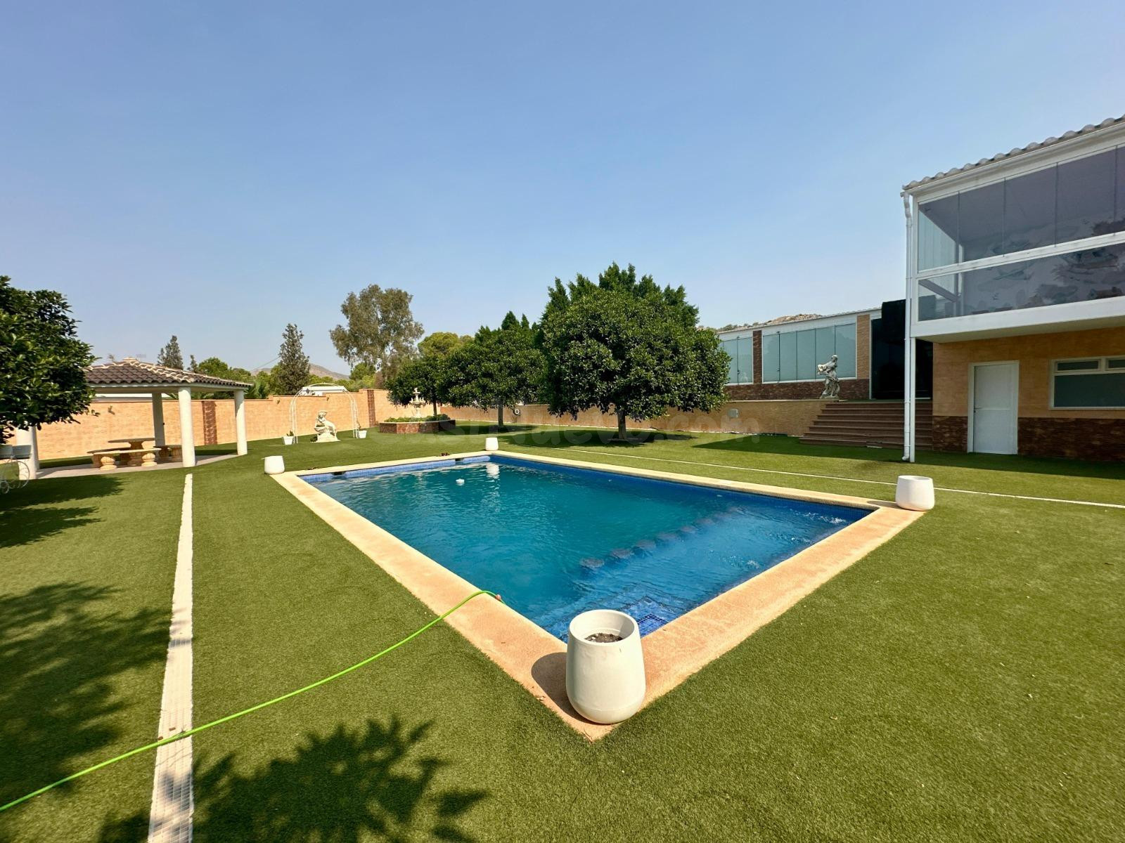¡Bienvenido a la villa multieventos en EL REBOLLEDO!