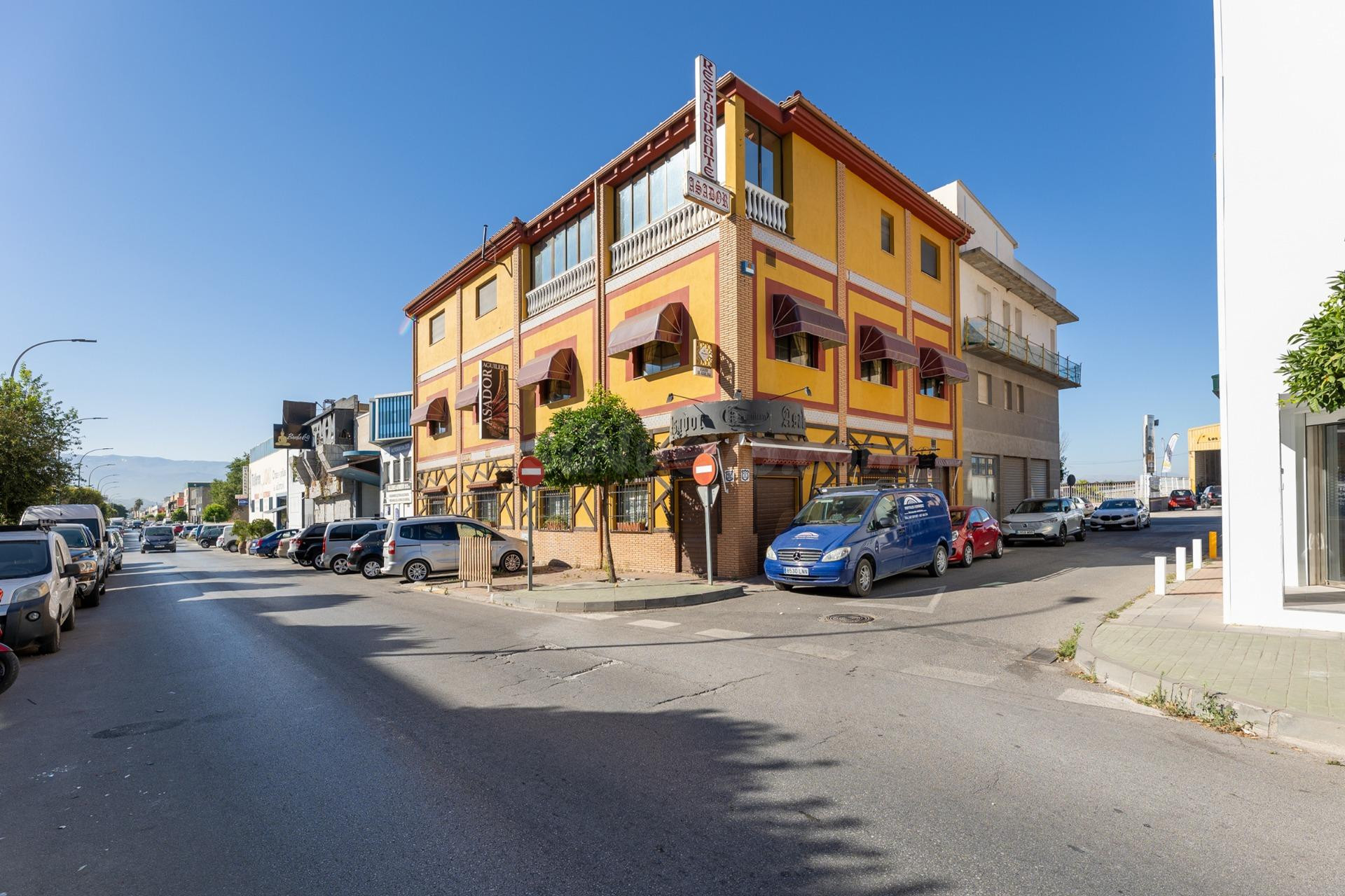 VENTA DE RESTAURANTE-ASADOR  Y VIVIENDA EN ALBOLOTE (JUNCARIL)