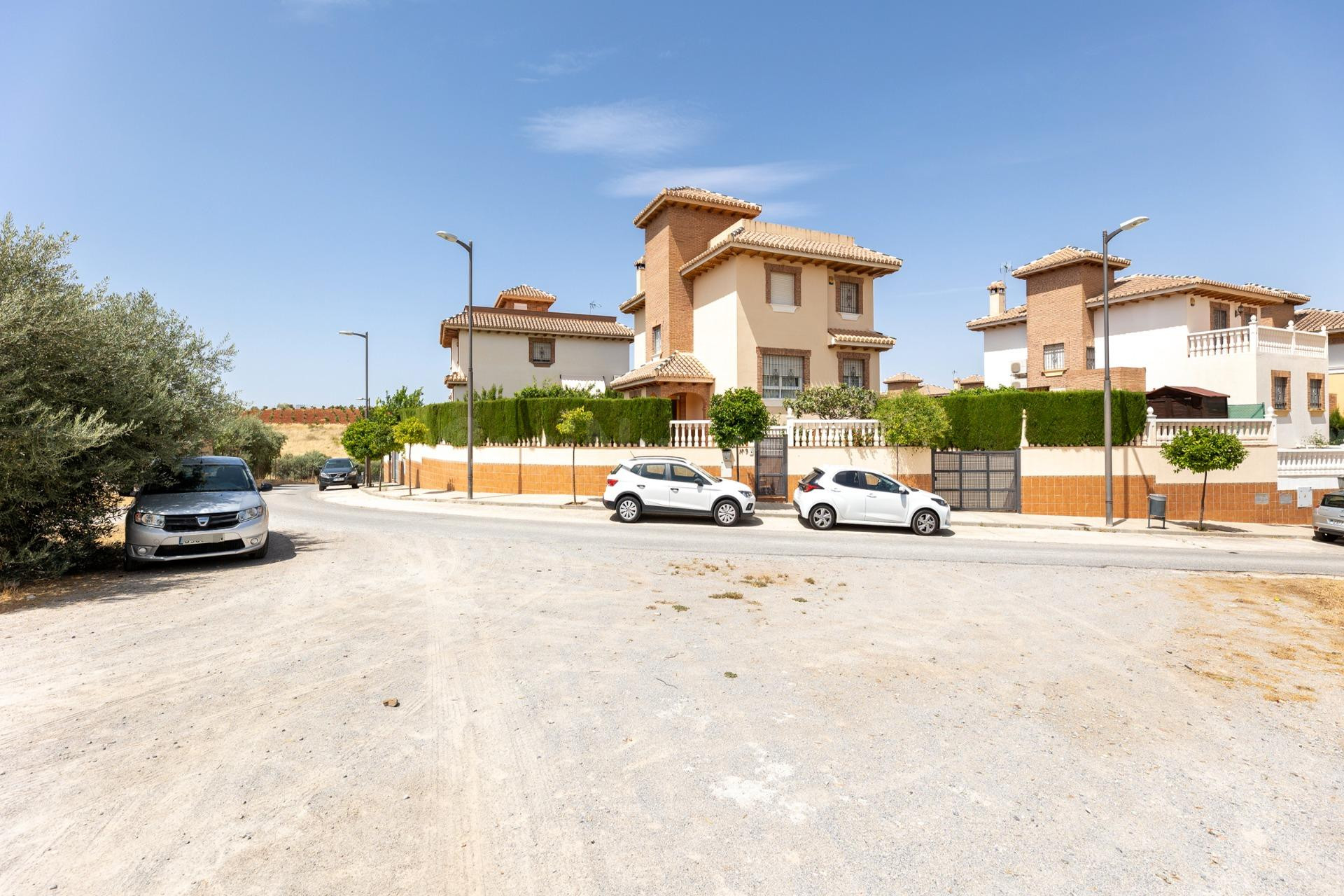 🏡 Espectacular Chalet a 10 Minutos del Centro de Granada - foto 3
