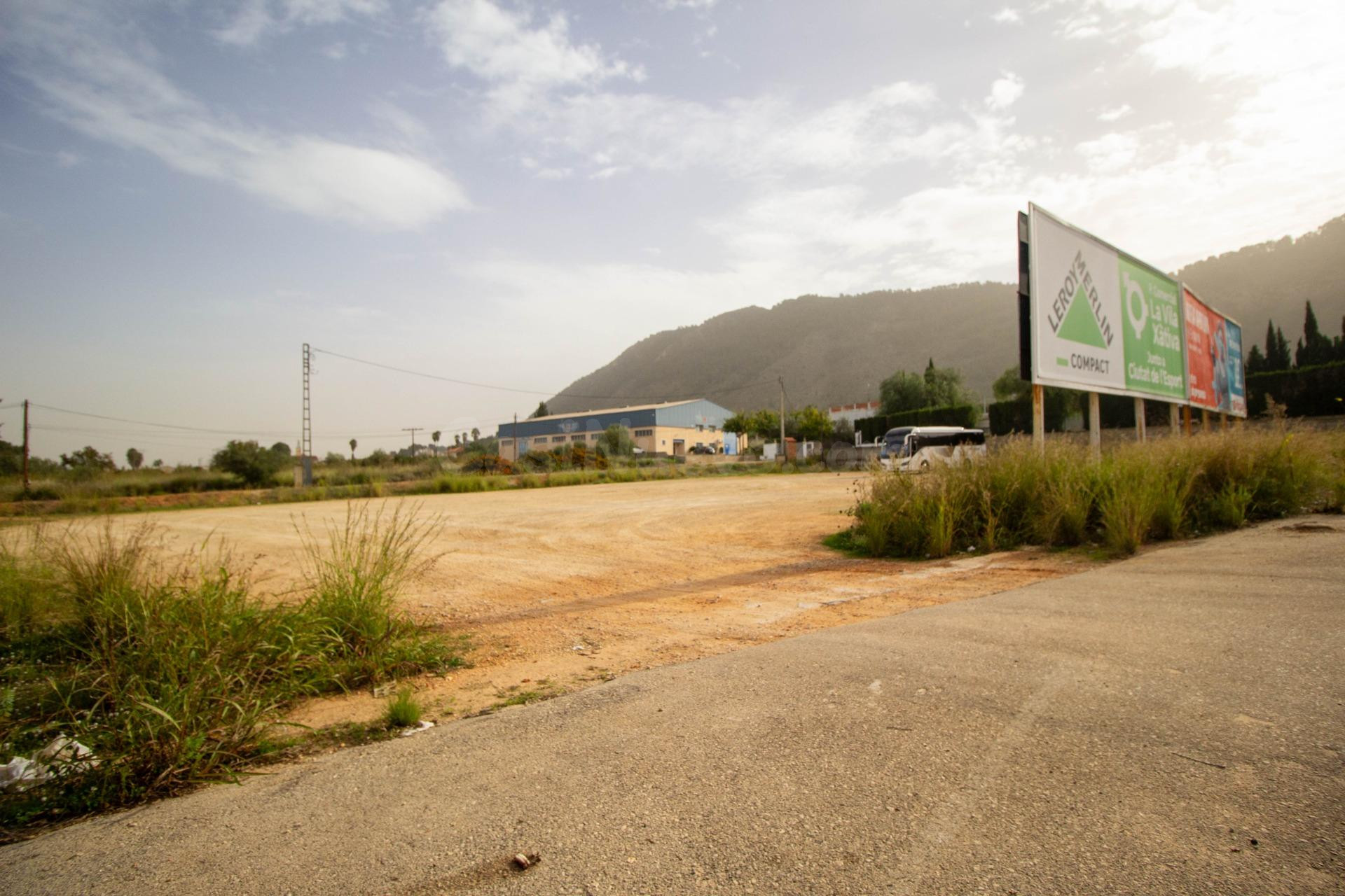 Aquí puede nacer tu proyecto: un terreno con espacio, servic