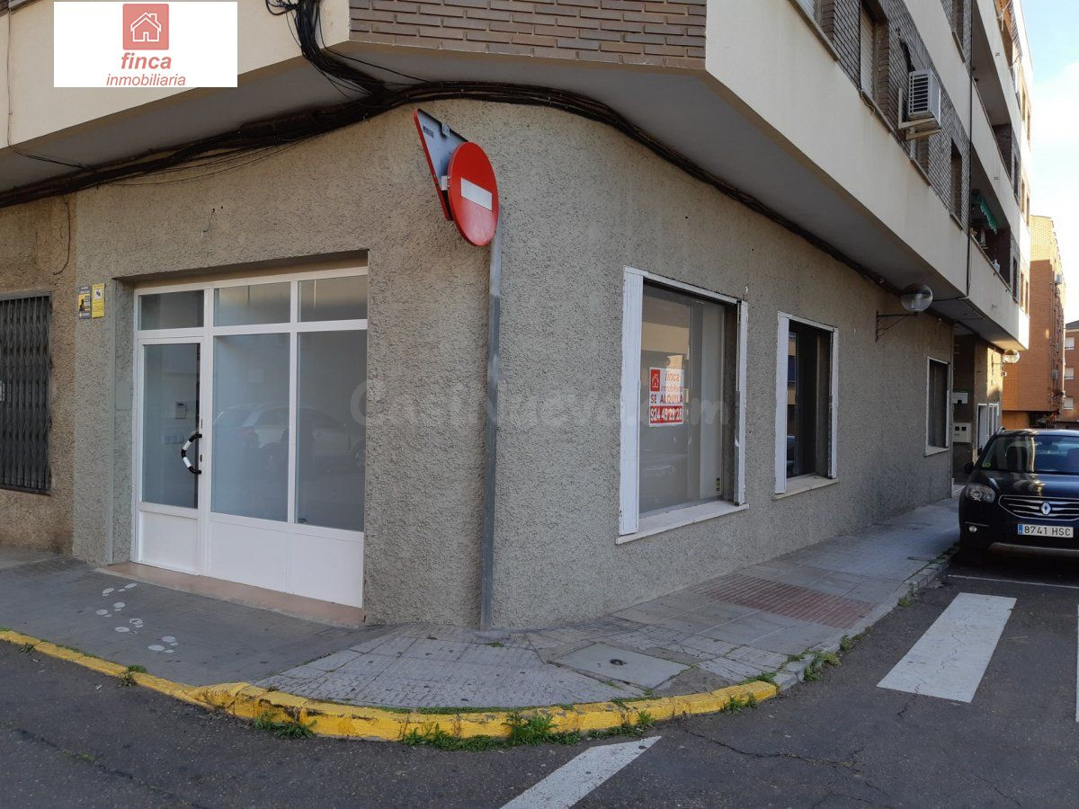 MONTIJO, ALQUILER O VENTA LOCAL COMERCIAL DE ESQUINA EN EL CENTRO