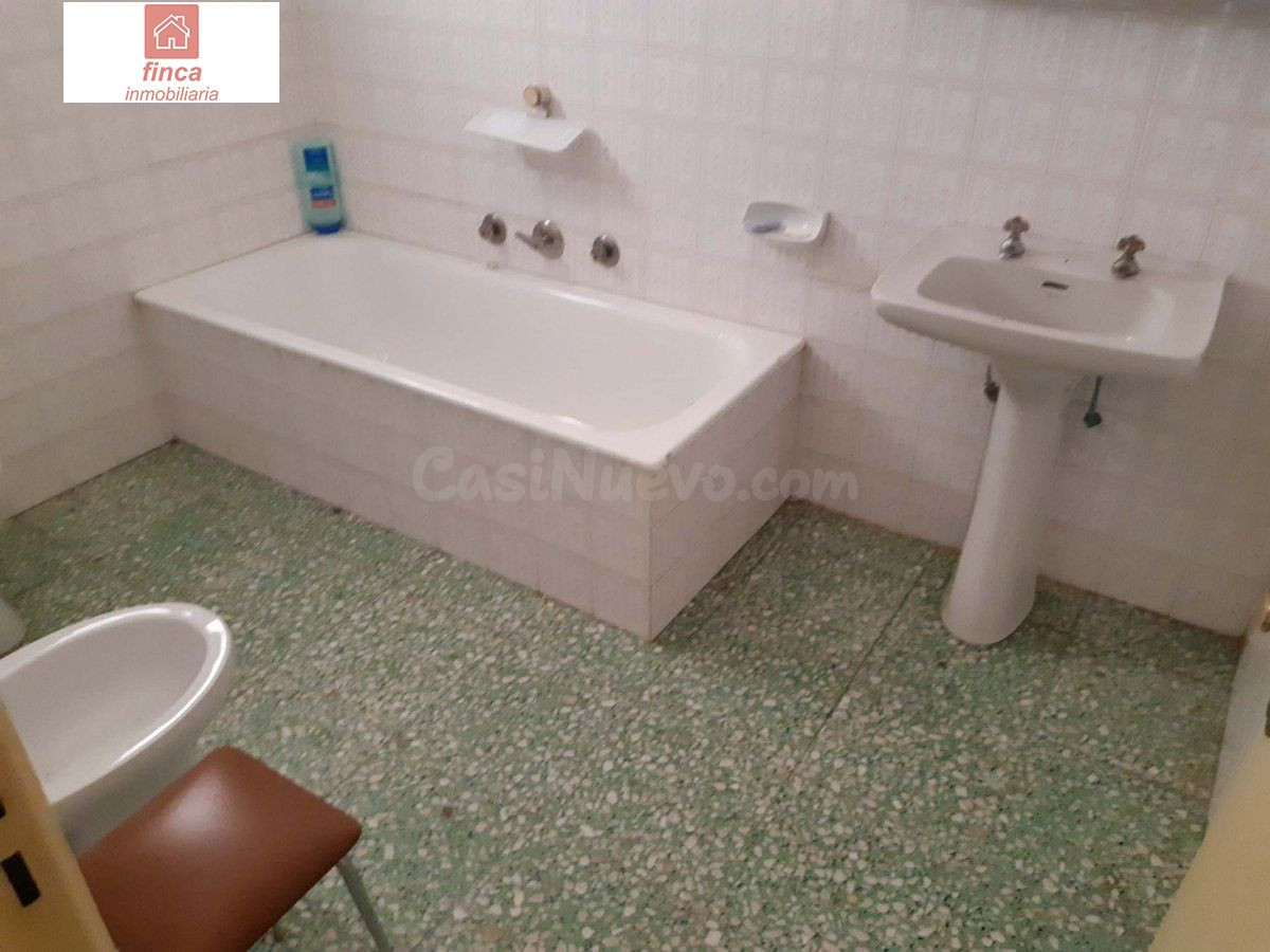 LA NAVA DE SANTIAGO, VIVIENDA AMPLIA, PATIO 300 M2, POSIBILI - foto 4