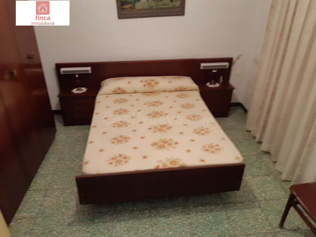 LA NAVA DE SANTIAGO, VIVIENDA AMPLIA, PATIO 300 M2, POSIBILI - foto 5
