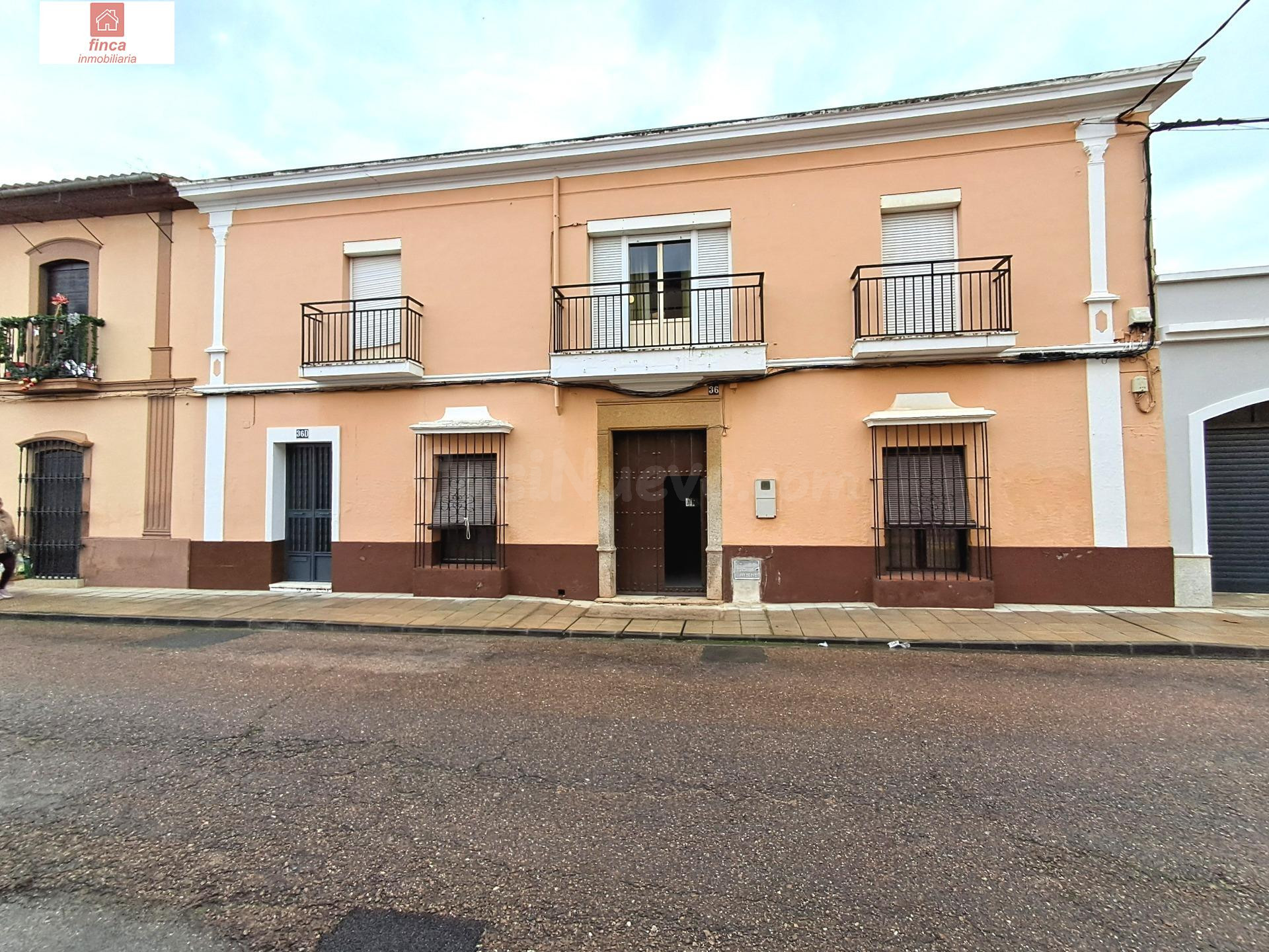 VENTA MONTIJO VIVIENDA PLANTA BAJA, AMPLIA Y LUMINOSA, ZONA CONVENTO SANTA CLARA, SALIDA A DOS CALLES