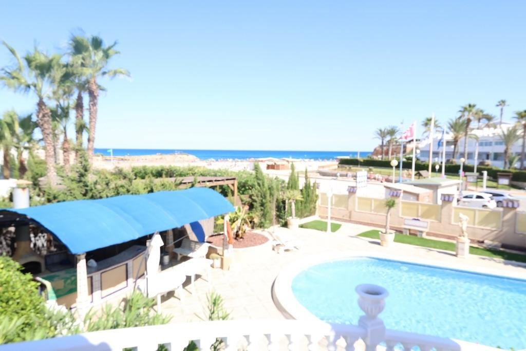 Villa de Lujo en Primera Línea de Playa en Cala Capitán - foto 2