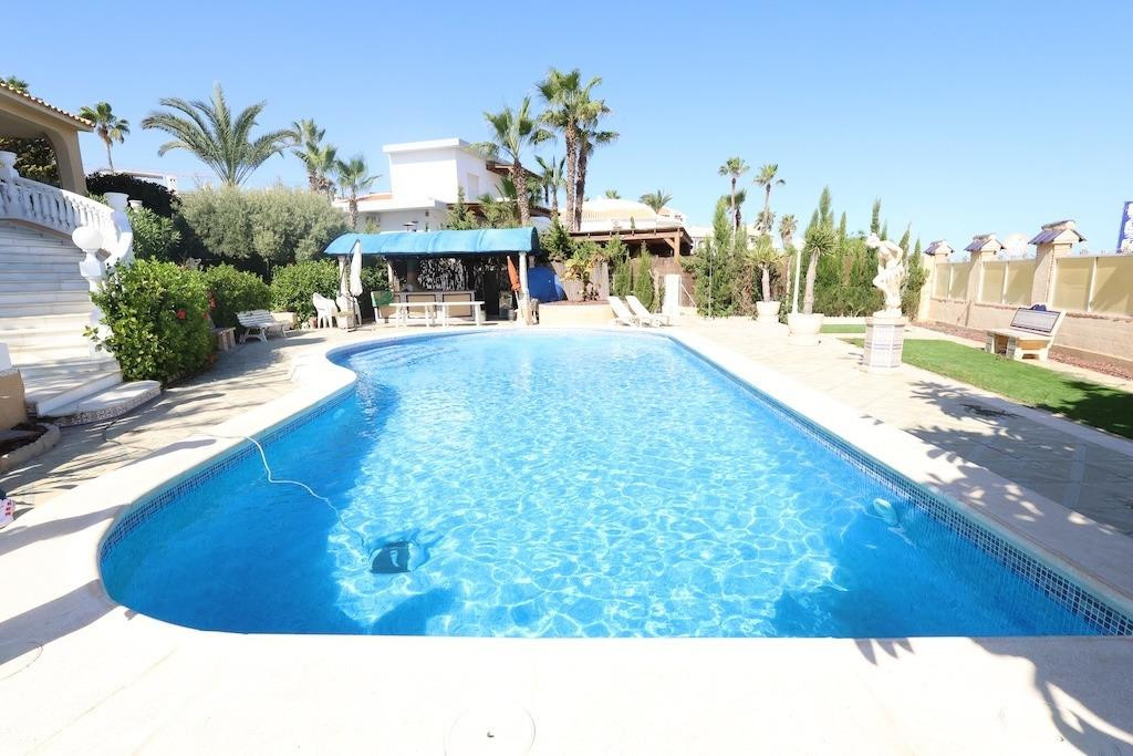 Villa de Lujo en Primera Línea de Playa en Cala Capitán - foto 3