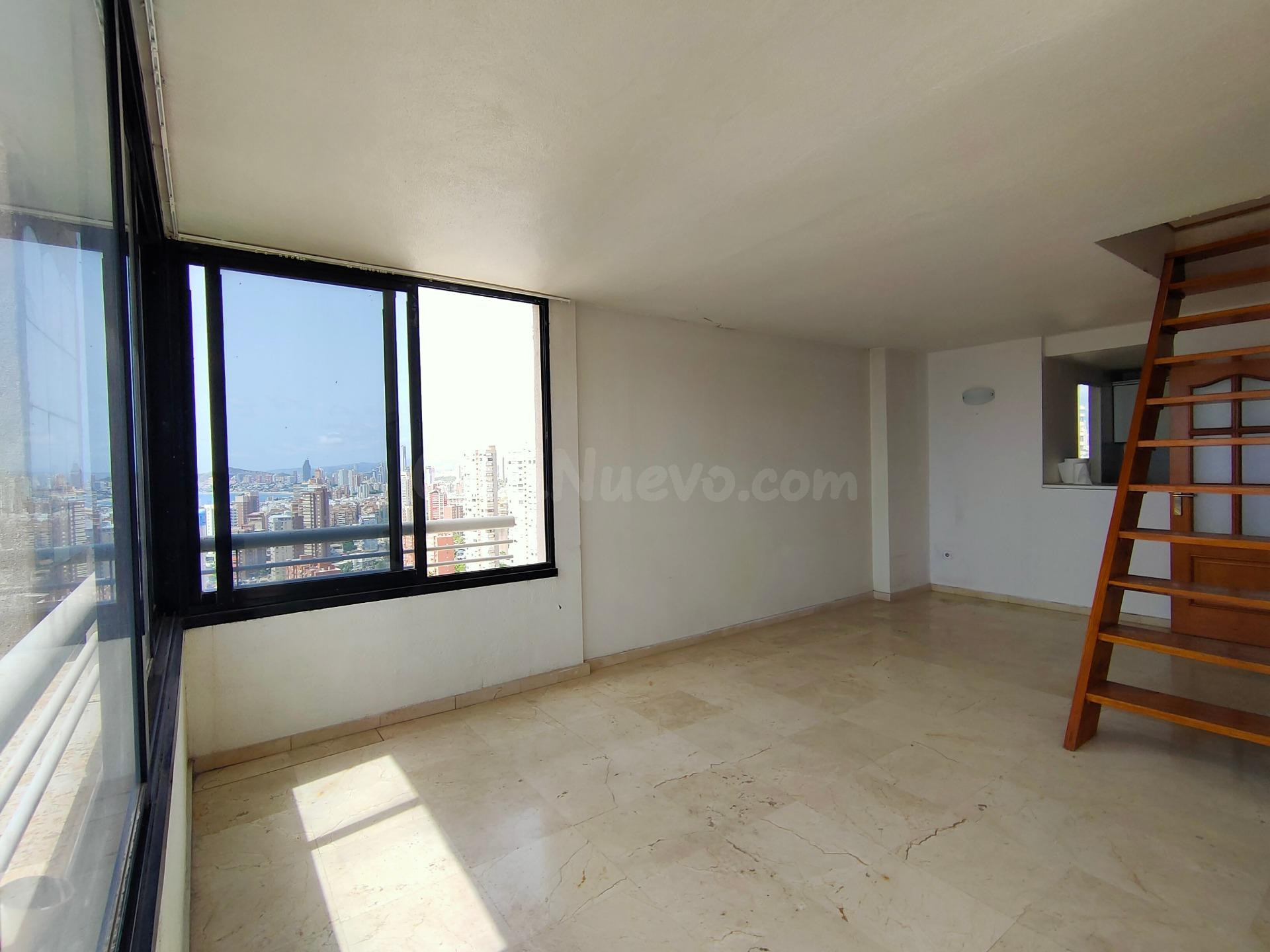 SE VENDE ATICO EN BENIDORM CON VISTAS IMPRESIONANTES - foto 4