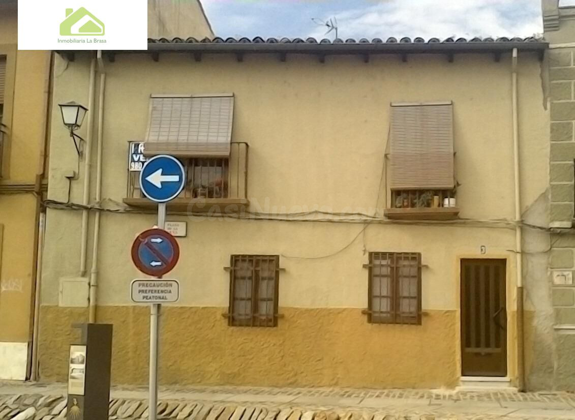 VENTA CASA,PARA REFORMAR,EN PLAZA DE LA LEÑA,8 habitaciones,CON PATIO