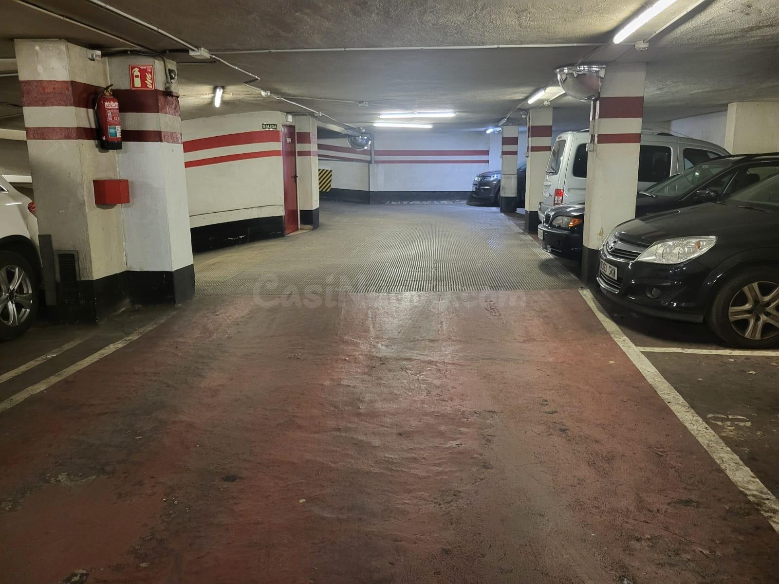 Garaje en venta en Calle General Eguía 5 - foto 3