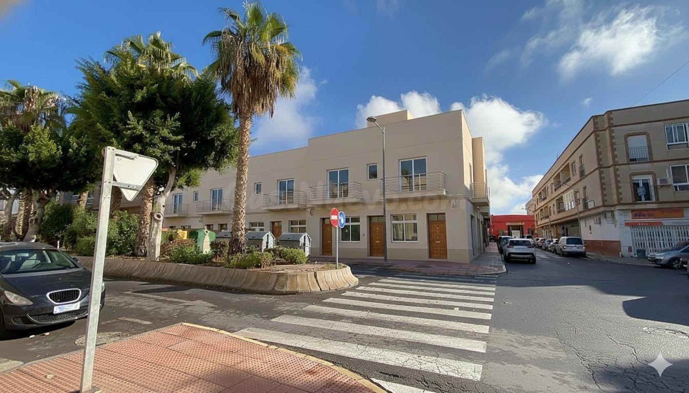 ESQUINA ESTRATÉGICA: Solar 443m2 en Cabañuelas. Garajes/Locales/Viviendas.