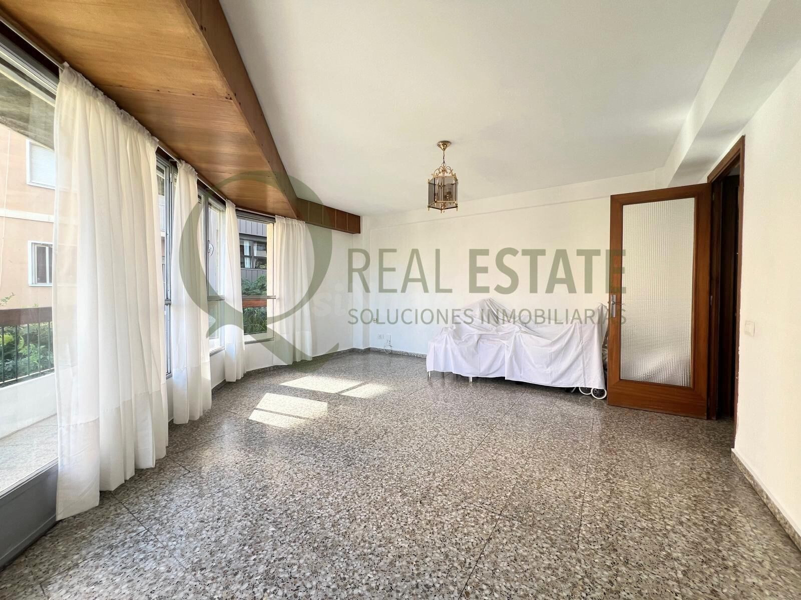 Luminosa vivienda para reformar en el corazón de Alicante - foto 5