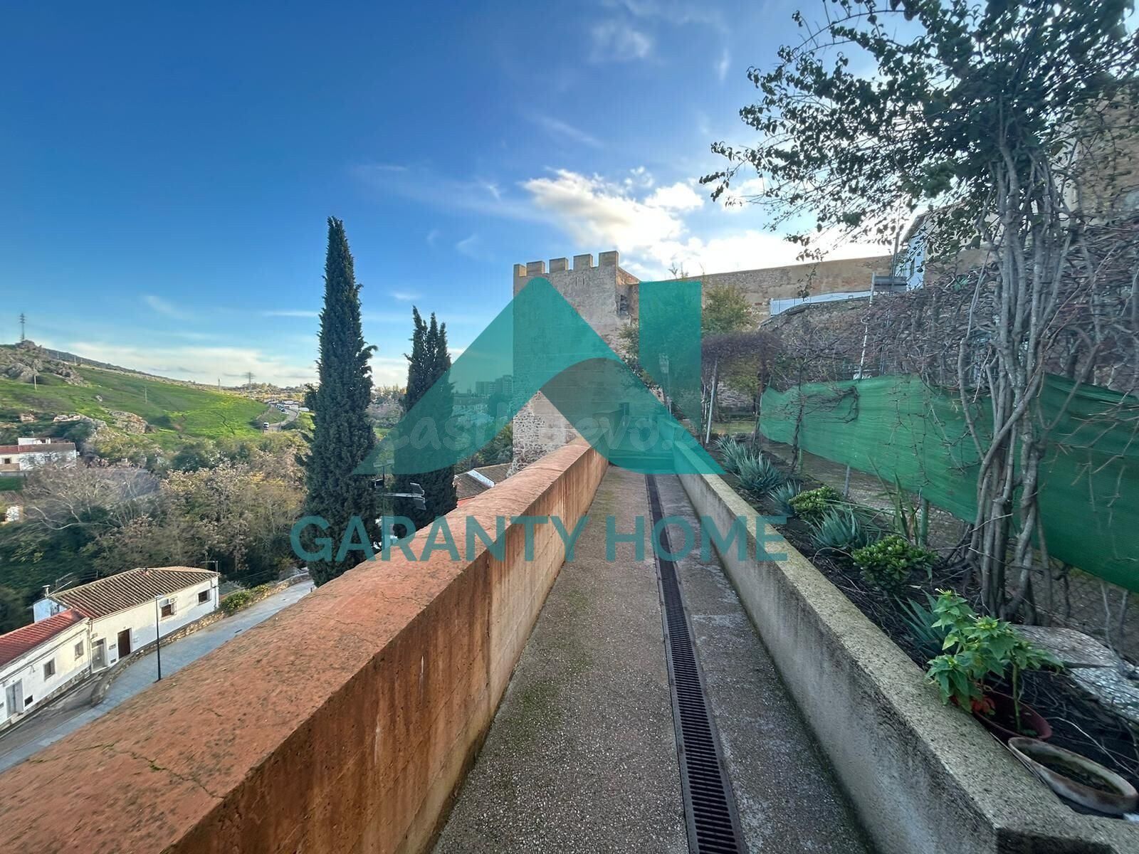 SE VENDE CASA CON TERRENO EN ZONA PARTE ANTIGUA
