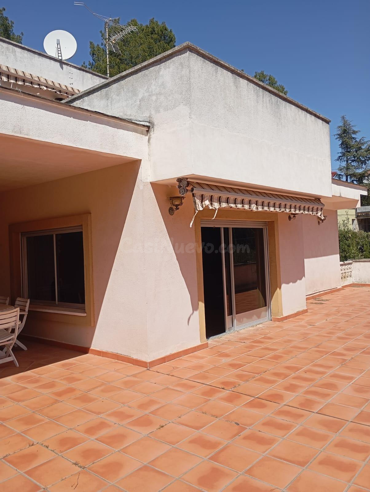 Gran oportunidad en Cocentaina: Chalet amplio y lleno de posibilidades 🏡