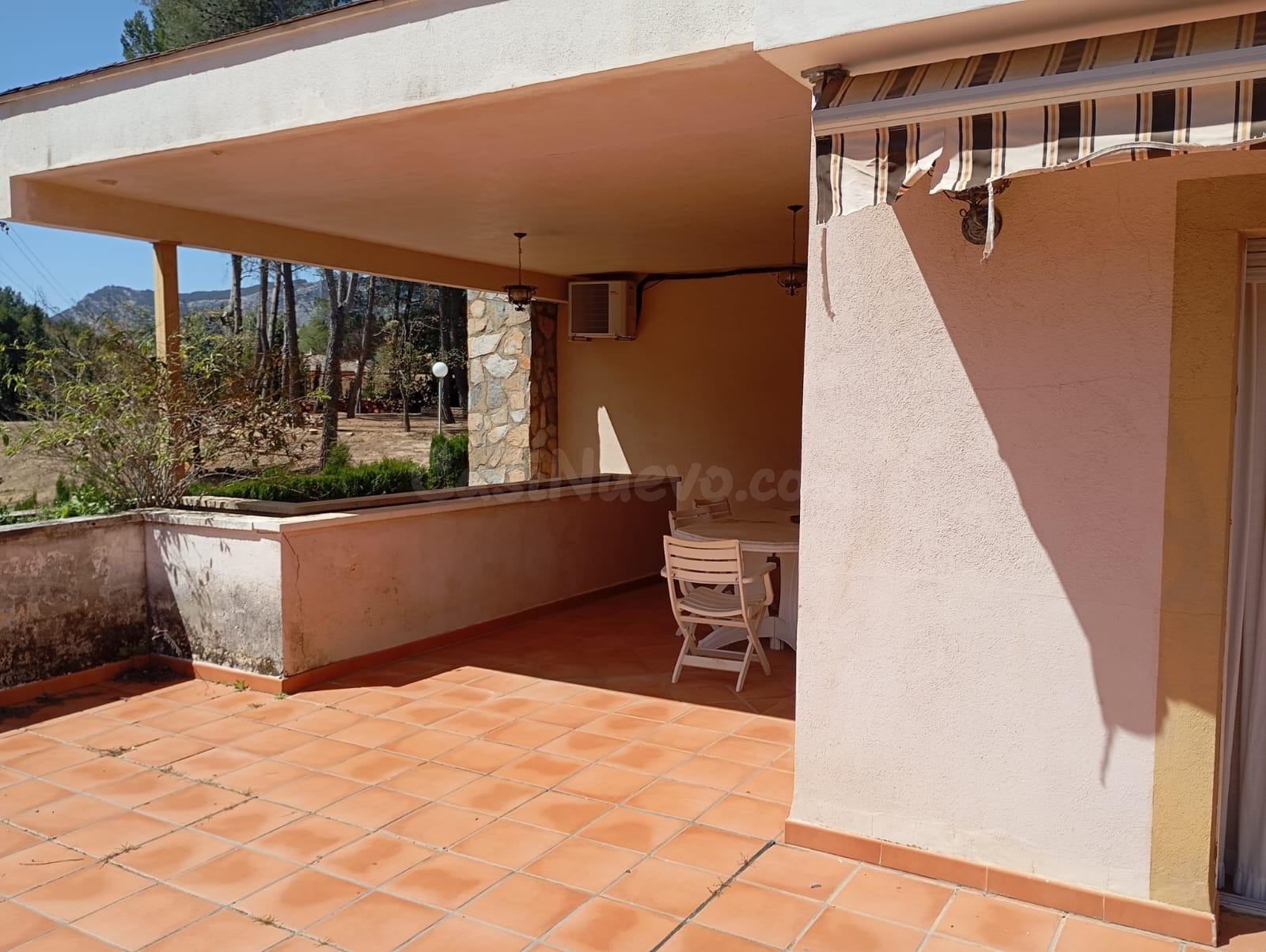 Gran oportunidad en Cocentaina: Chalet amplio y lleno de pos - foto 2
