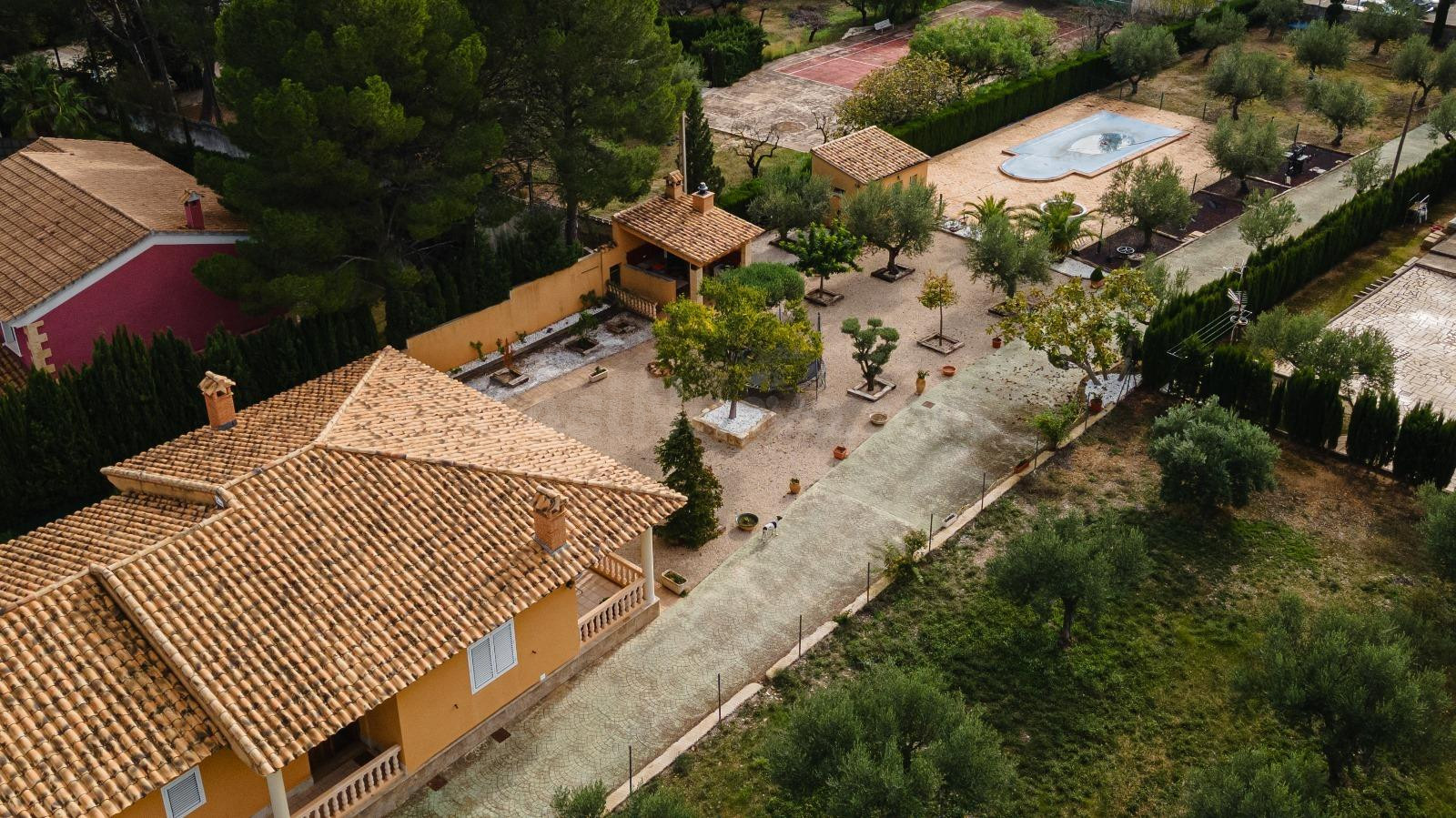 ELEGANCIA, NATURALEZA E INTIMIDAD EN UN CHALET ÚNICO EN COCE - foto 2