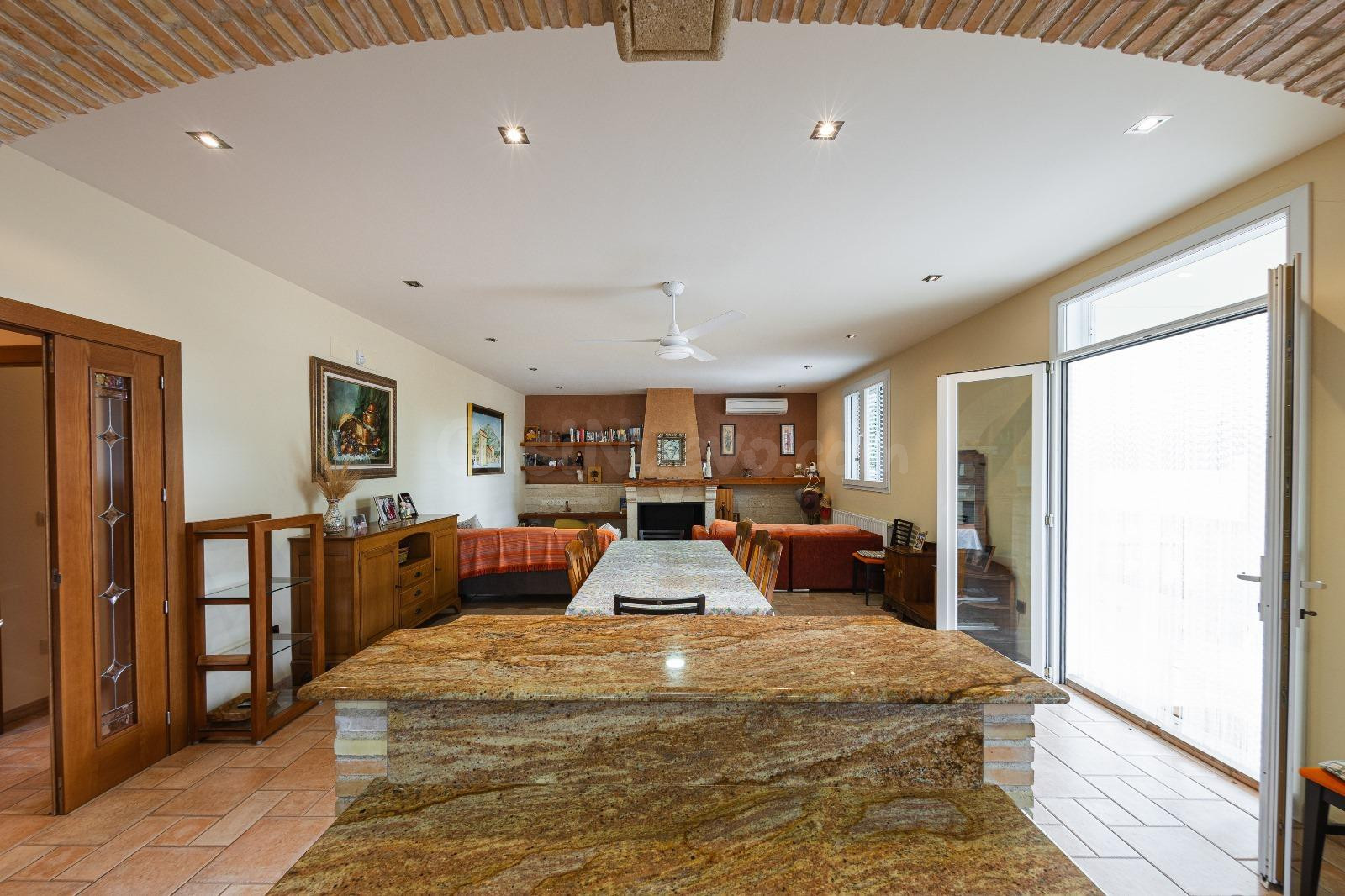 ELEGANCIA, NATURALEZA E INTIMIDAD EN UN CHALET ÚNICO EN COCE - foto 3
