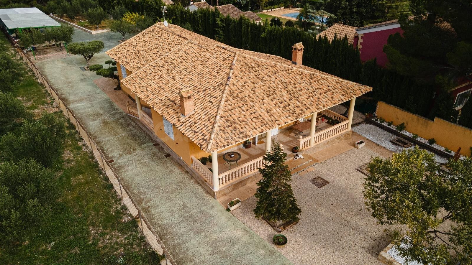 ELEGANCIA, NATURALEZA E INTIMIDAD EN UN CHALET ÚNICO EN COCE - foto 4