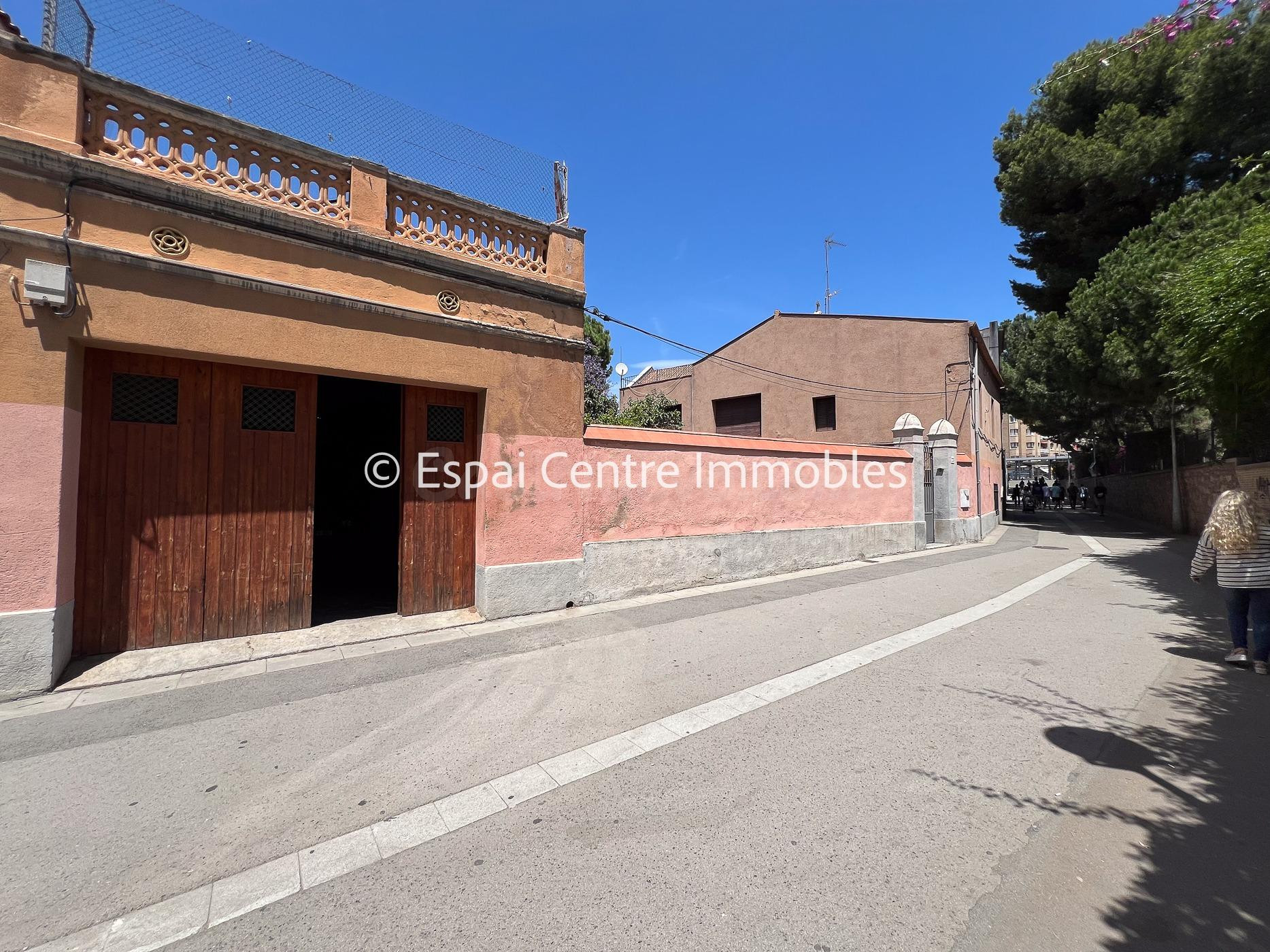 Centro de Sant Feliu de Llobregat Casa de Pueblo con jardin 