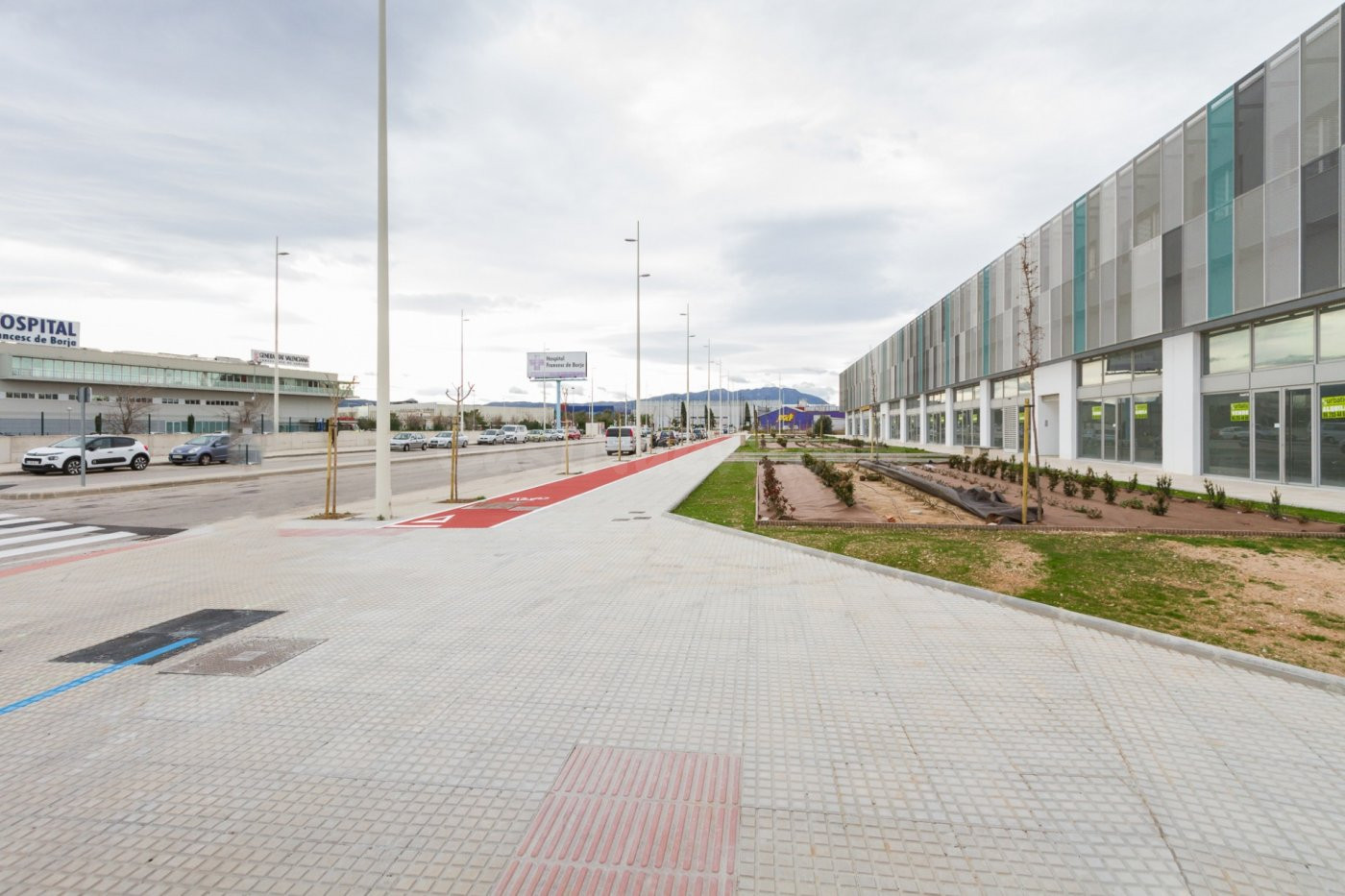 El local ideal para tu negocio enfrente del nuevo Hospital c - foto 2