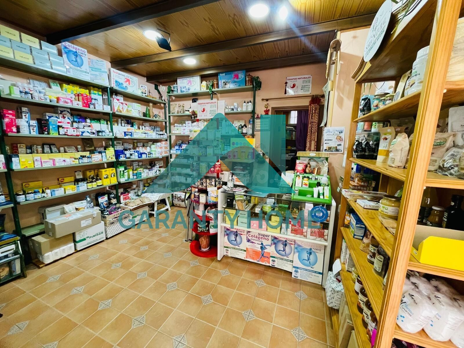 ¡SE ALQUILA LOCAL REFORMADO EN PLENO CENTRO DE CÁCERES! 🏢✨