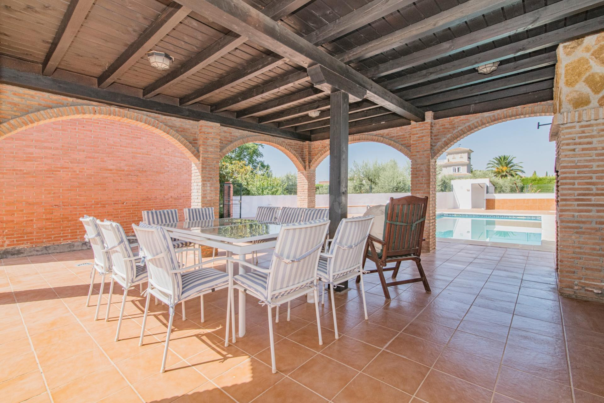 ¡Oportunidad Única! Se Vende Magnífica Casa en Esquina con A