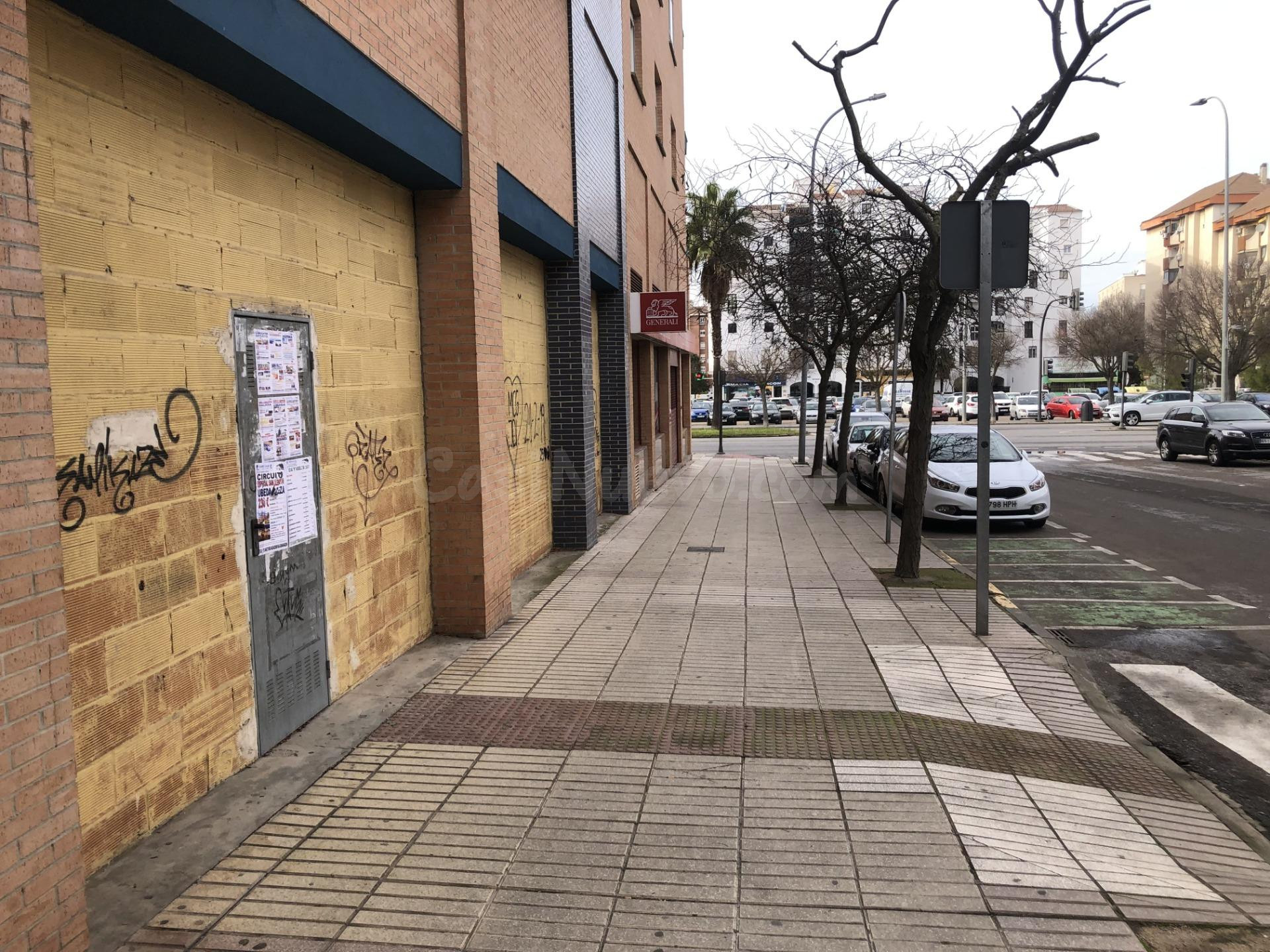 Amplio Local Comercial en Alquiler - Paseo Condes de Barcelona-María Auxiliadora, Badajoz