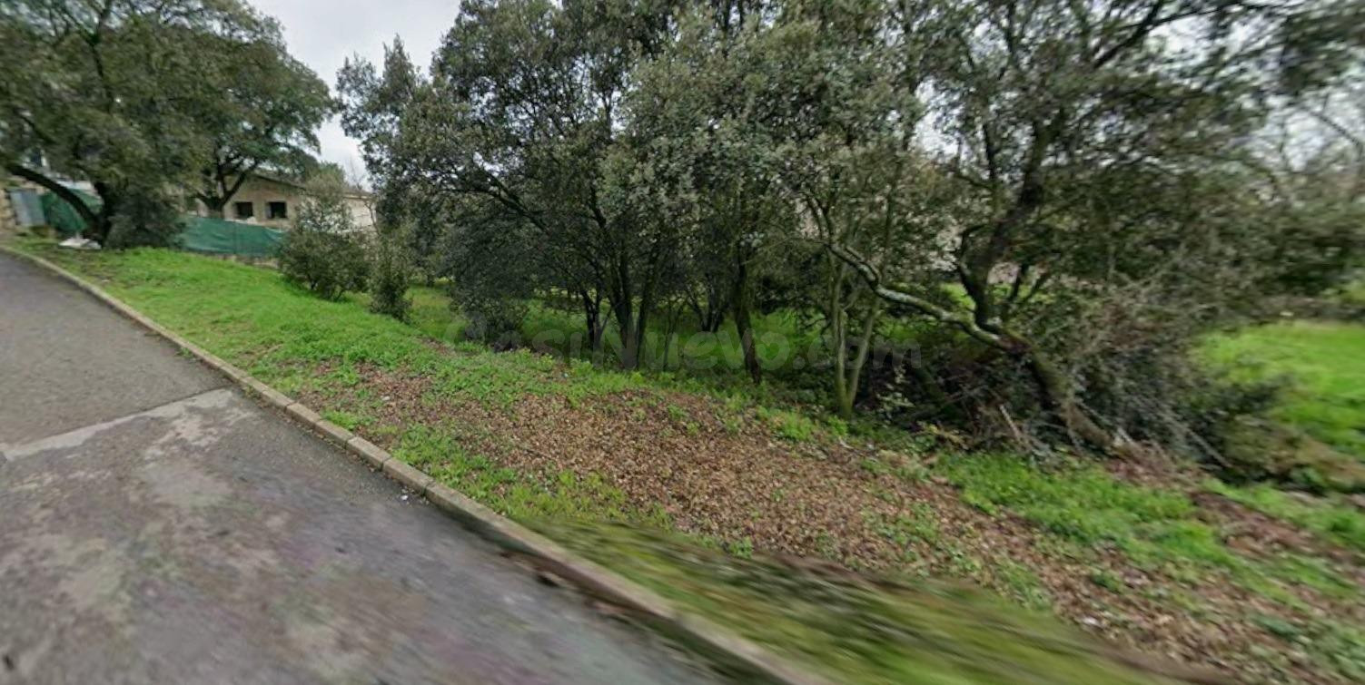 Parcela con vistas a la naturaleza de 1040 m2 en la urbaniza - foto 2