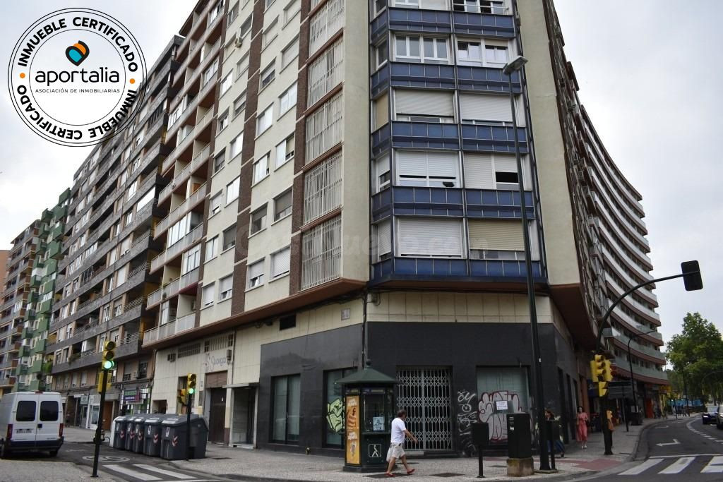 A la venta local en chaflán. Planta baja 91 m2 y amplio sótano en C/ Jorge Cocci angular Alvira Lasierra