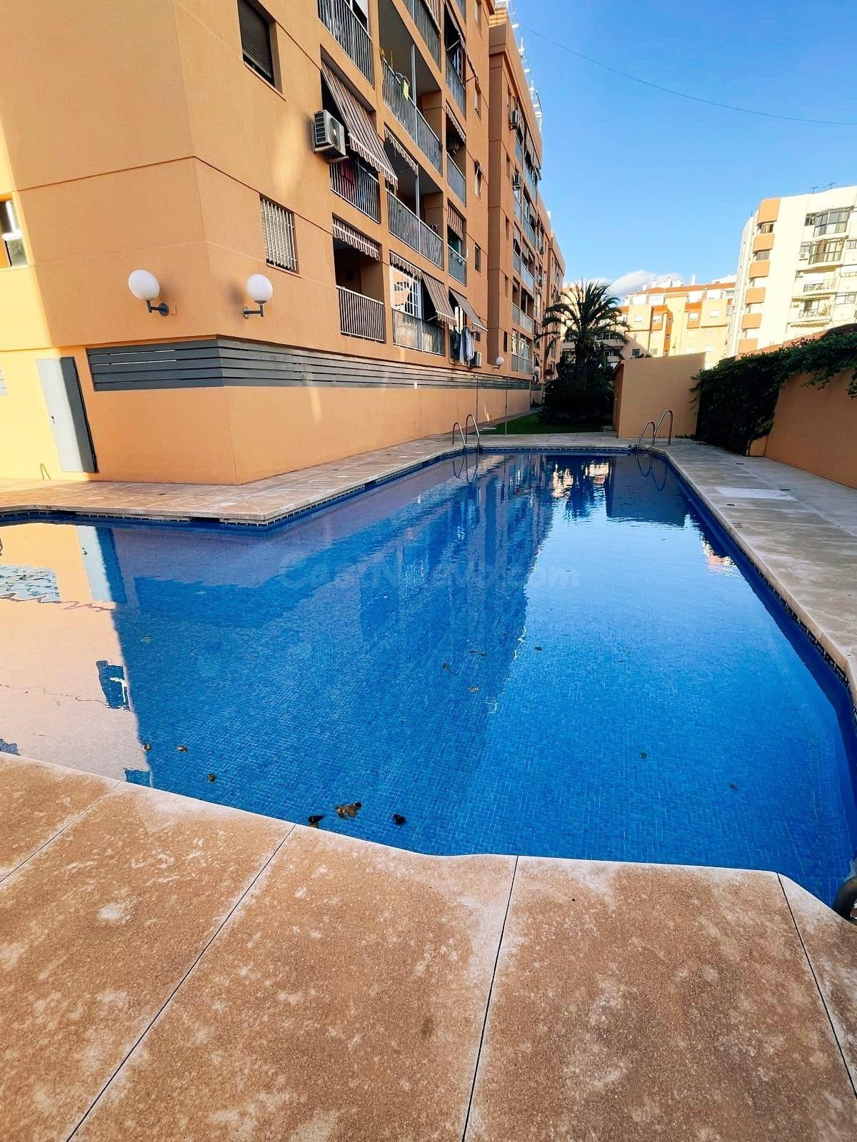 ¡Fantástico piso en pleno centro de Fuengirola, zona Recinto - foto 3