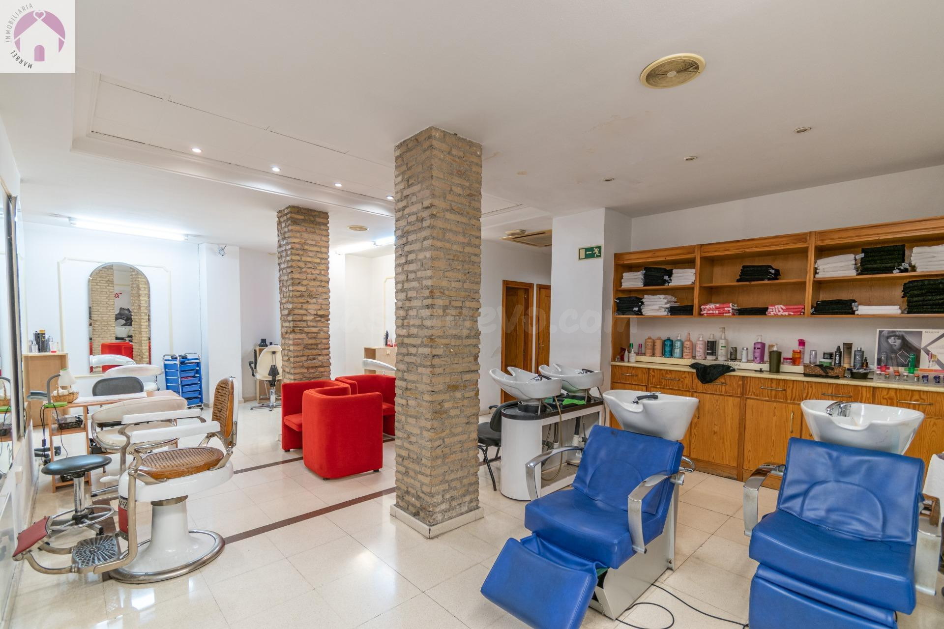 ¡Increíble local comercial en venta en Granada, ideal para t