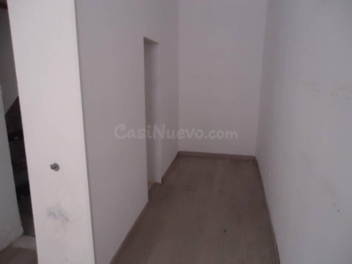 EDIFICIO EN VENTA CON DOS LOCALES Y CINCO VIVIENDAS - foto 2