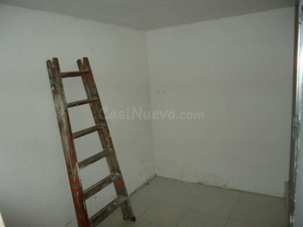 EDIFICIO EN VENTA CON DOS LOCALES Y CINCO VIVIENDAS - foto 3