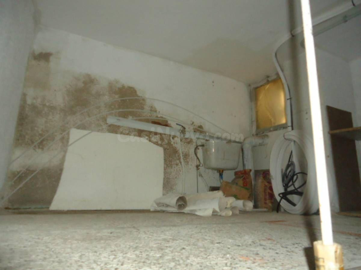 EDIFICIO EN VENTA CON DOS LOCALES Y CINCO VIVIENDAS - foto 4