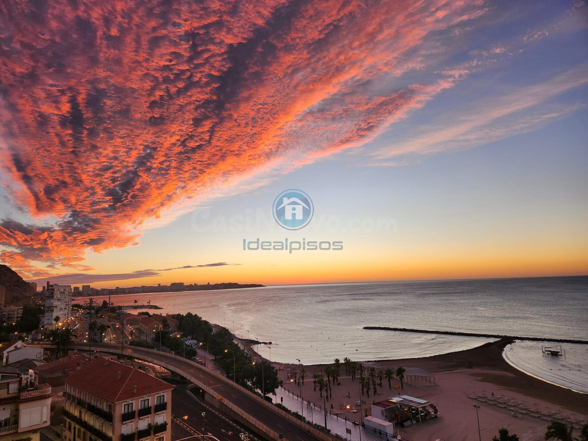 PISO CON ESPECTACULARES VISTAS AL MAR