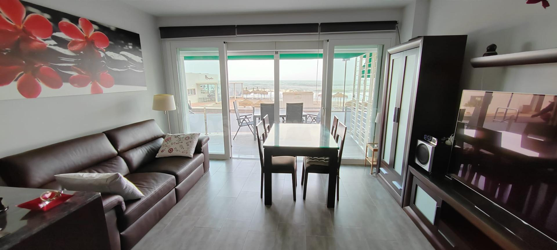 PISO EN PRIMERA LÍNEA DE PLAYA EN FUENGIROLA - foto 5