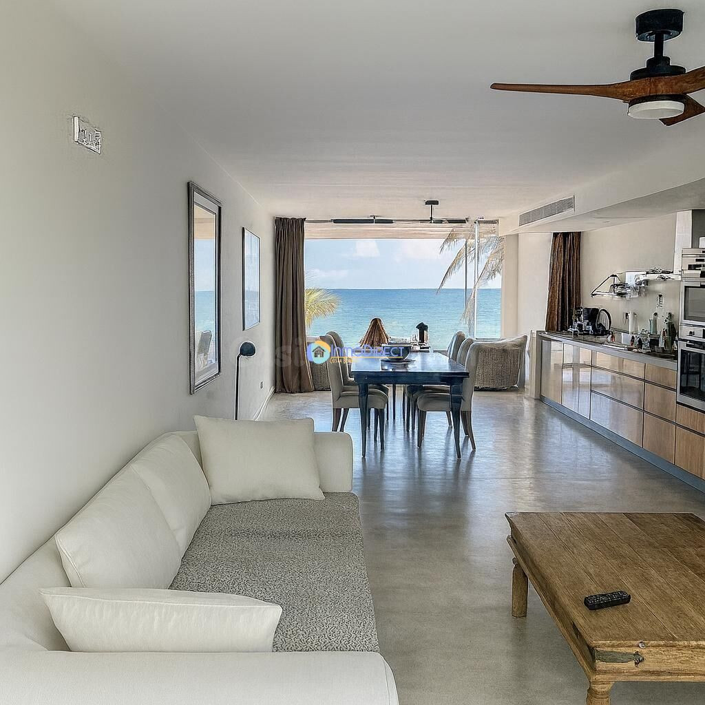 Villa en primera línea con elegancia atemporal | El Campello