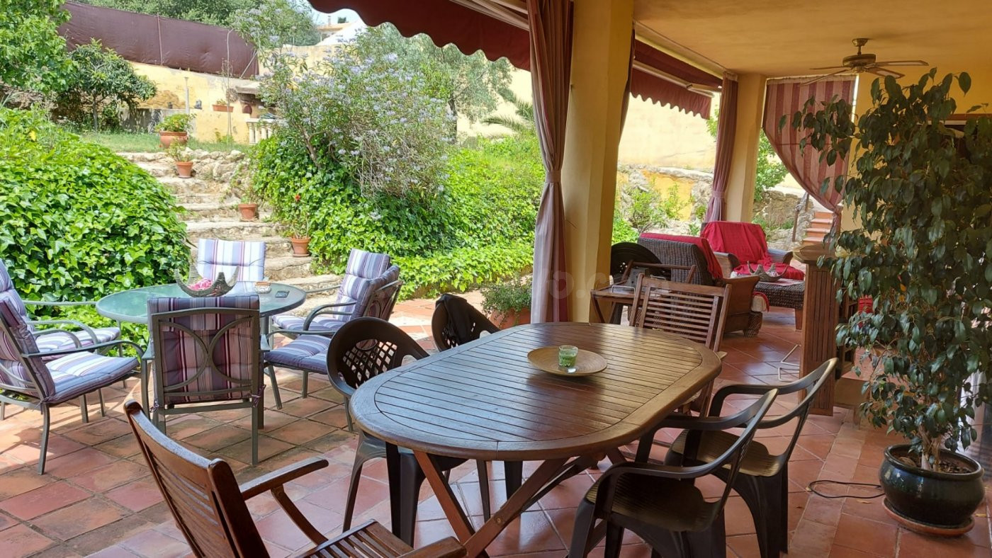 PRECIOSO CHALET CON DOS CASAS EN CUEVAS BAJAS