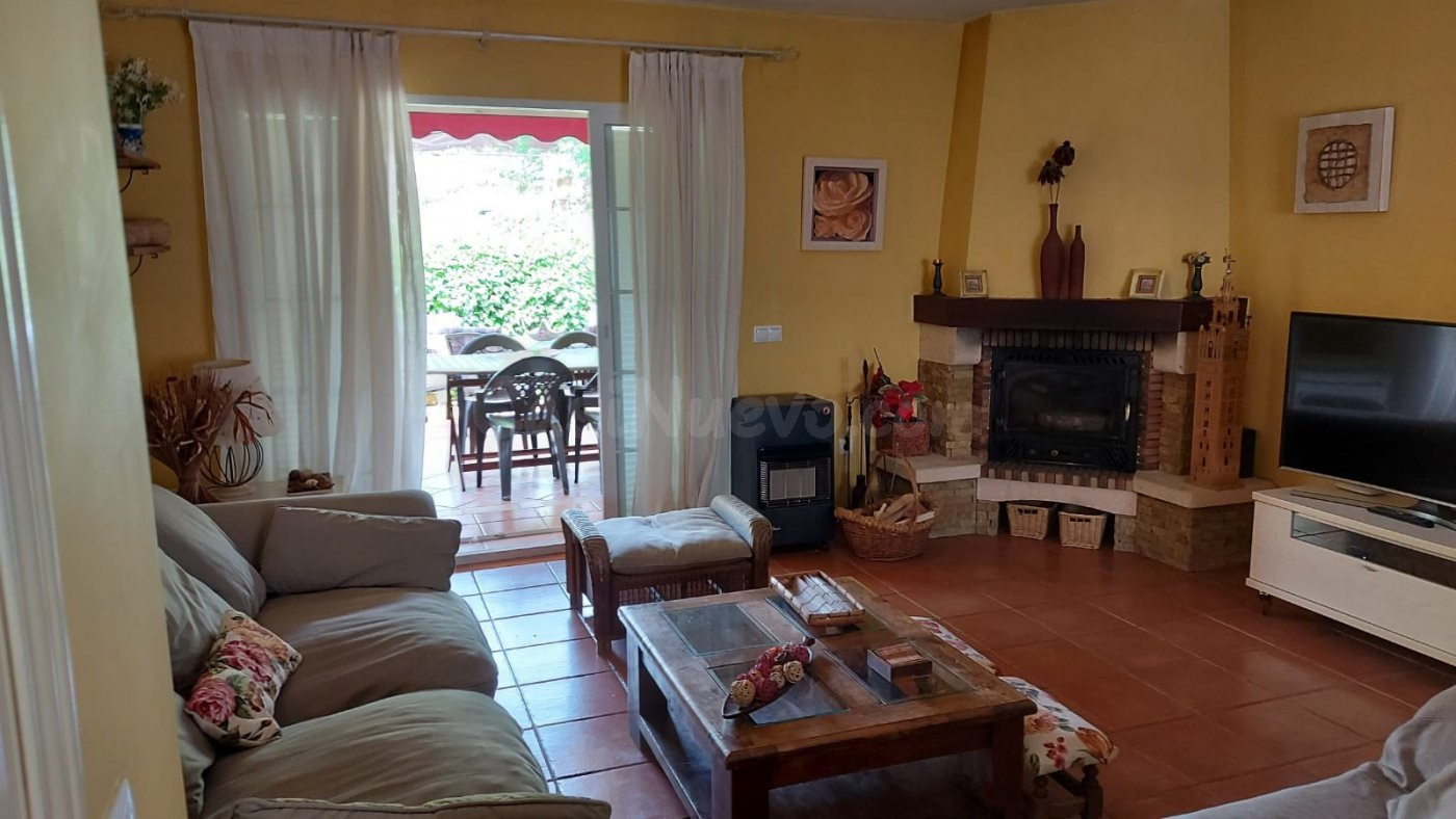 PRECIOSO CHALET CON DOS CASAS EN CUEVAS BAJAS - foto 2