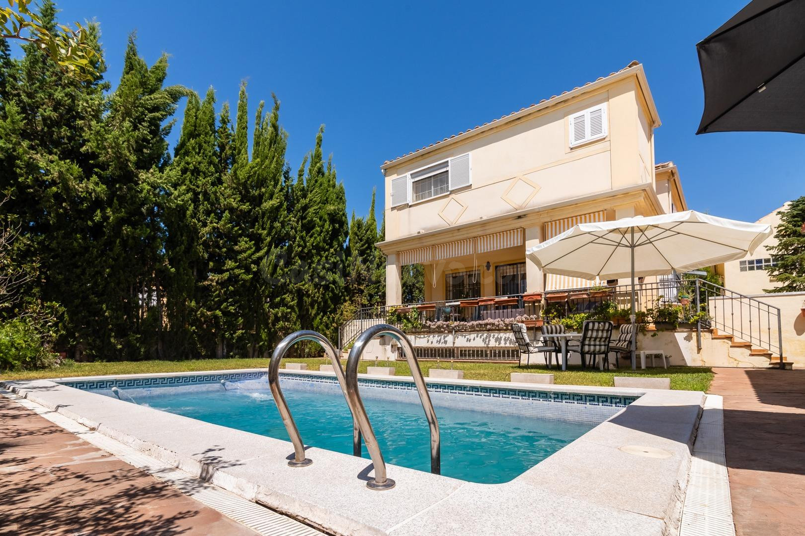 CHALET DE ENSUEÑO EN PARAÍSO ARENAL | Independiente
